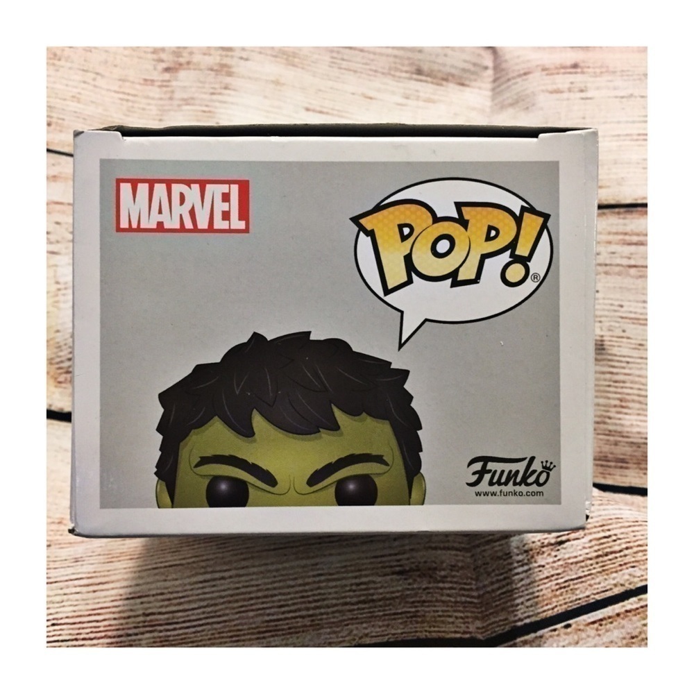 NWT Funko Pop Hulk holding Christmas Present and Stocking #398 - Picture 2 of 8